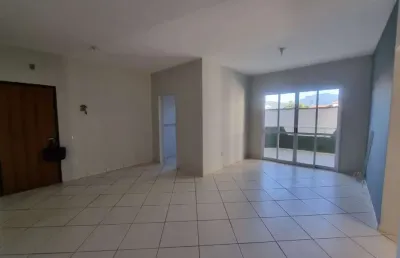 Apartamento na região central com 02 dormitórios, sendo 01 suíte