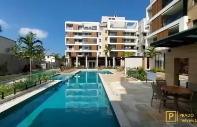 Excelente apartamento com 122 metros de área útil, localizado a 70 metros da praia da enseada