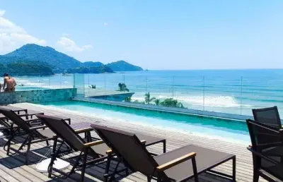 Apartamento com 02 dormitórios sacada vista para o mar