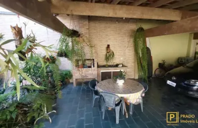 Casa no jardim carolina com 2 dormitórios sendo 1 suíte com terreno de 380 metros e 223 metros de construção.