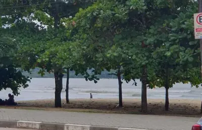 Apartamento com 2 dormitórios pé na areia na praia do perequê- açú