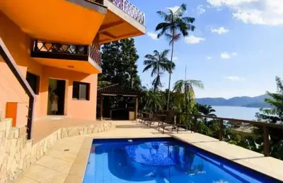 Linda casa alto padrão no residencial domingas dias com vista mar. venha conhecer!!