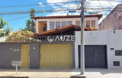 Casa linda e enorme em ótimo estado com potencial residencial e comercial (2 pontos) em região priv