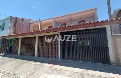 Potencial residencial/investimento: casa 'edícula' (aos fundos) em condomínio fechado no coração de