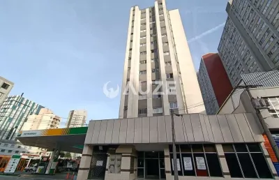 Apê todo reformado com comôdos bem divididos no coração do centro de curitiba. ideal para morar ou