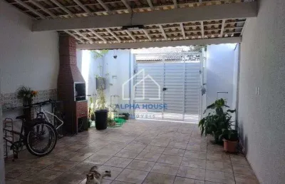 Casa à venda com 03 dormitórios (sendo 01 suíte), área externa com churrasqueira no bairro  maria á