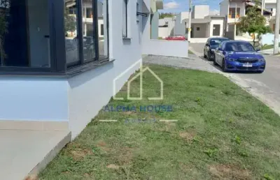 Linda casa para venda com 02 suítes, jardim de inverno e churrasqueira no condominio vila romana em