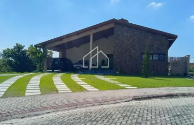 Linda casa de alto padrão à venda com 04 dormitórios (sendo 02 suítes) no condomínio residencial ec
