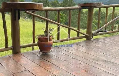 Chácara disponível para venda emtremebé, toda rústica , com deck e piscina.