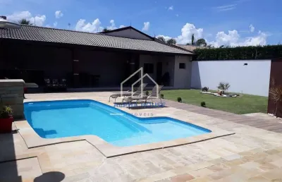 Linda casa à venda com 03 dormitórios (sendo 01 suíte master)  e piscina no bairro jardim residenci