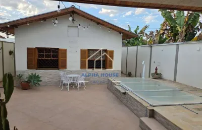 Casa à venda, tabaú, pindamonhangaba, com três dormitórios sendo uma suíte.