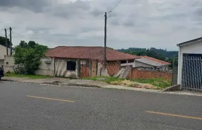 Terreno com duas casas de alvenaria e completa infraestrutura no costeira - oportunidade única