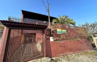 Sobrado amplo e bem localizado no bairro porto das laranjeiras em araucária, pr, excelente para inv