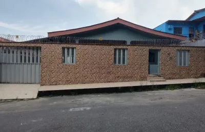 Vendo casa no parque 10 ( atrás pizzaria o faraó) r$ 470.000,00