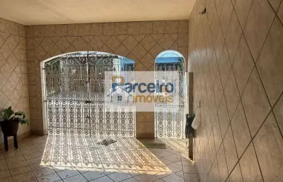 Lindo sobrado tipo casa, 115 m² de área construída e 125 m2 de terreno;