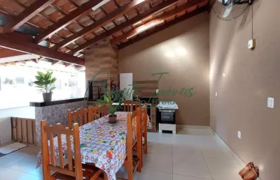 Casa com edícula para venda, com 4 dormitórios, 4 banheiros, ampla varanda, jardim caparroz, a 6 minutos do centro.