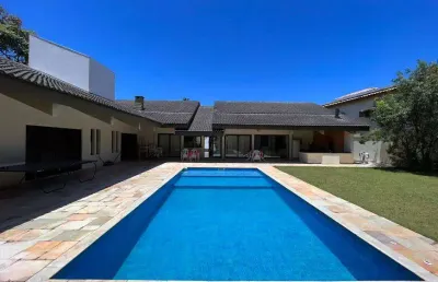 Casa de condomínio térrea para venda possui 620 metros quadrados com 4 quartos