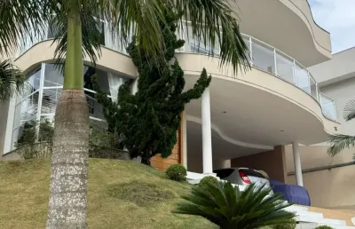 Linda casa em condomínio estuda troca como parte por apartamento