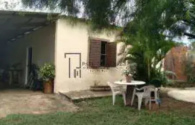 Linda chácara, terreno 1.240 m², toda murada e com pomar e muito mais!