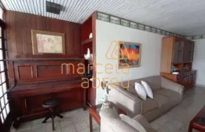 Vendo ampla casa com 08 qrts sendo 03 suites, 450 mts na torre