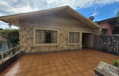 Casa (260 mts) com amplo terreno no barreirinha, há uma qd da anita garibaldi