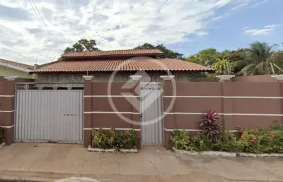 Casa no jd imperador centro de várzea grande nos fundos da prefeitura codigo: 104056