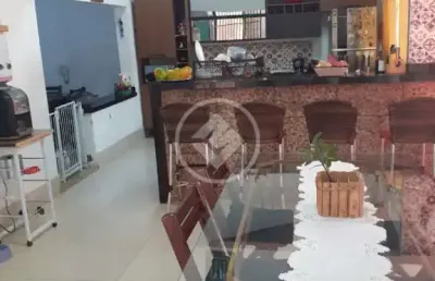 Vende-se casa em várzea grande (mt) - bairro canelas - 5 quartos sendo 2 suítes - 450 m² de terreno, sendo 370 m² construído - valor: r$ 650.000,00 - imobiliária my broker araés codigo: 106876
