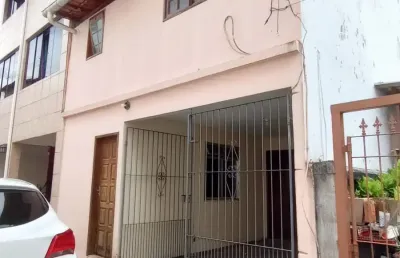 Vendo casa duplex  de vila com 3 qtos e garagem na imbetiba/macaé-rj.