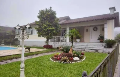 Casa com 4 dormitórios à venda, 260 m² por r$ 2.800.000,00 - carlos guinle - teresópolis/rj