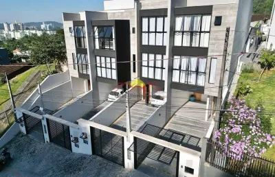 Casa com 3 quartos à venda no Iririú, Joinville 