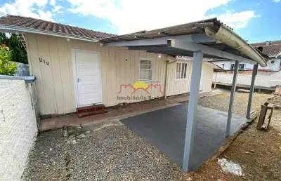 Casa com 2 quartos para alugar no Floresta, Joinville 