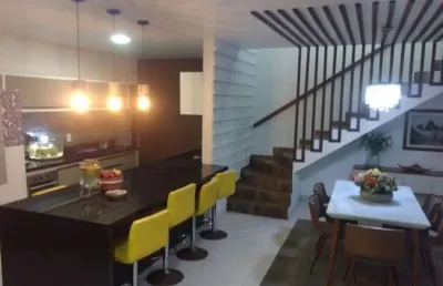 Casa duplex com 4 dormitórios sendo 2 suítes e 1 suíte maste com closet  - 241m² no bairro da serraria