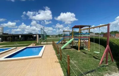Lote em marechal deodoro sendo em condomínio fechado - 252m²