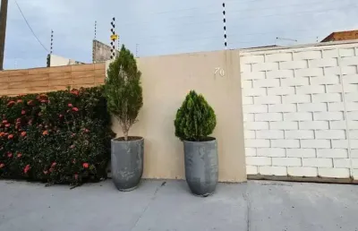 Casa com 2 dormitórios sendo 1 suíte em condomínio fechado em marechal deodoro - 115m²