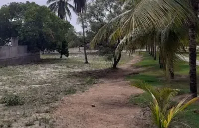 Terreno em condomínio fechado no bairro de ipiopca - 450m²
