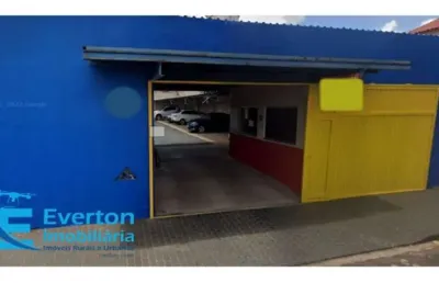 Imóvel comercial com 419 m2 de construção em terreno de 560m2