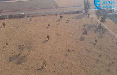 São 4 áreas de 20.000m.  cada, com topografia plana em uberlândia-mg;