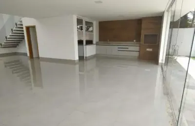 Ótimo sobrado com cômodo comercial em baixo, no bairro nova uberlândia-mg;