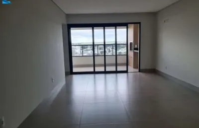 Apto de alto padrão de 132 m², 3 suítes, com área de lazer e portaria virtual
