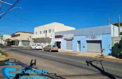 4 cômodos comerciais totalizando 276 m² e 2 aptos de 63 m² cada, na av. josé abdulmassih, 620.