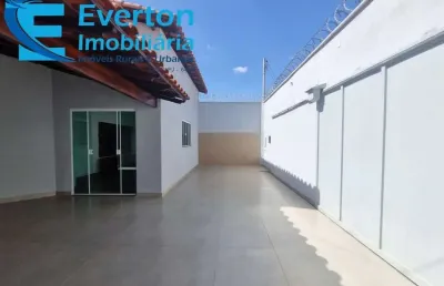 Casa com 168 m² de área construída, 3 quartos (1 suíte, 1 closet e banheira de hidromassagem), var. goumert, 3 banheiros, energia solar, boiler