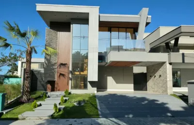 Casa duplex de alto padrão no cidade alpha com 274m² piscina e deck privativos além de 4 amplas suítes.