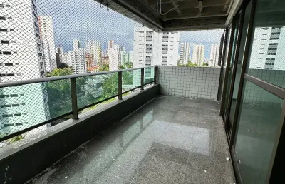Melhor e  maior  área de lazer de casa forte. nascente, bem ventilado, 4 suítes.