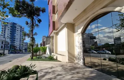Amplo apartamento com 4 quartos e duas vagas de garagem individuais