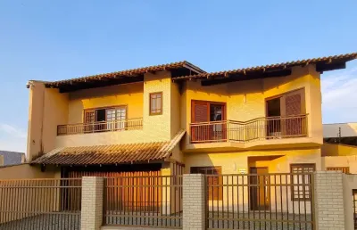 Sobrado com 3 quartos no saguaçu com excelente localização, próximo ao colégio bom jesus