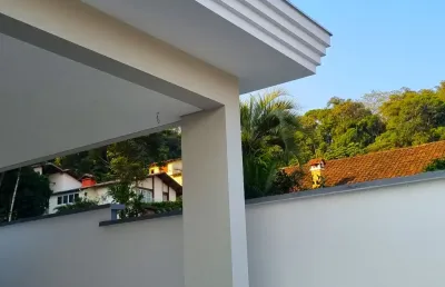 Excelente sobrado na lateral da rua otto boehm, com 4 quartos, nova e pronta para morar.