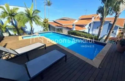 Belíssima casa em condomínio à venda, com 4 quartos, 452 m².