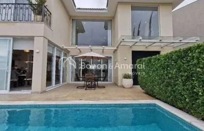 Casa de condomínio com 315 m², 3 quartos e 6 banheiros.