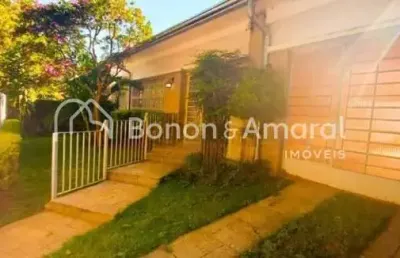 Casa com 3 quartos sendo 1 suíte e 3 banheiros à venda, 211 m²
