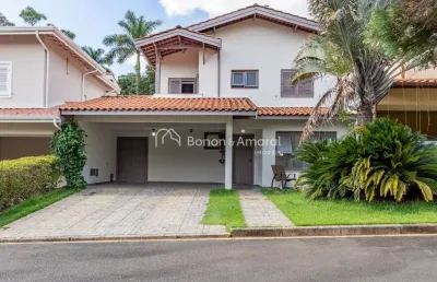 Casa em condomínio à venda com 4 quartos e 2 suítes, 263 m²